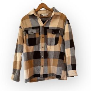 H&M Boy’s oversized flannel. Thick & warm. Worn & washed once. Like new Size 16